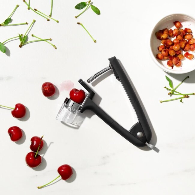 OXO Good Grips Kersen- en Olijfontpitter – Met Spatbescherming – Antislip