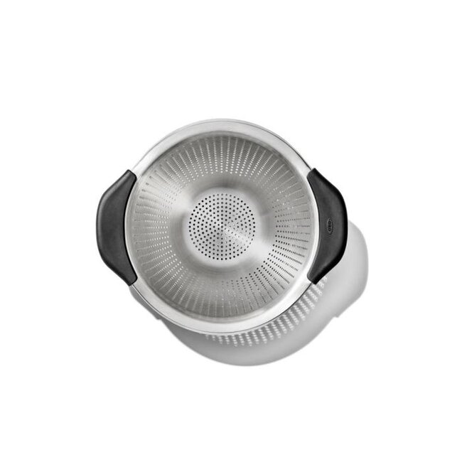 OXO Good Grips Vergiet 2.8L – RVS Keukenvergiet met Antislip Handgrepen – Stevig & Duurzaam voor Dagelijks Gebruik