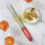 Microplane Microplane Premium Classic Zester Rasp – Lipstick Pink uitvoering, vlijmscherpe rasp voor citrus, kaas, knoflook en meer