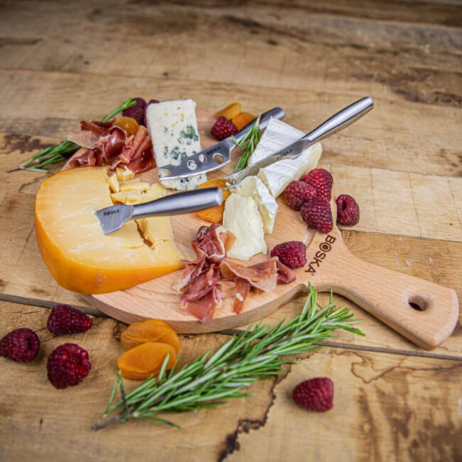 Boska Kaasset Rond Amigo – Ø 23,2 cm beukenhouten serveerplank met 3 RVS kaasmessen, handvat, deel-vaatwasserbestendig, 10‑jaar garantie
