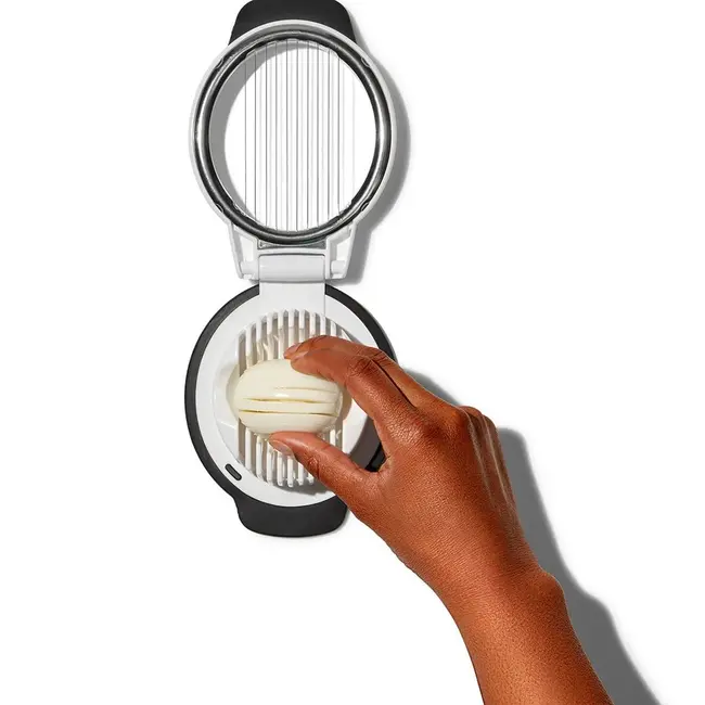 OXO Good Grips Eiersnijder – Voor Perfecte Plakjes – Met RVS Snijdraden