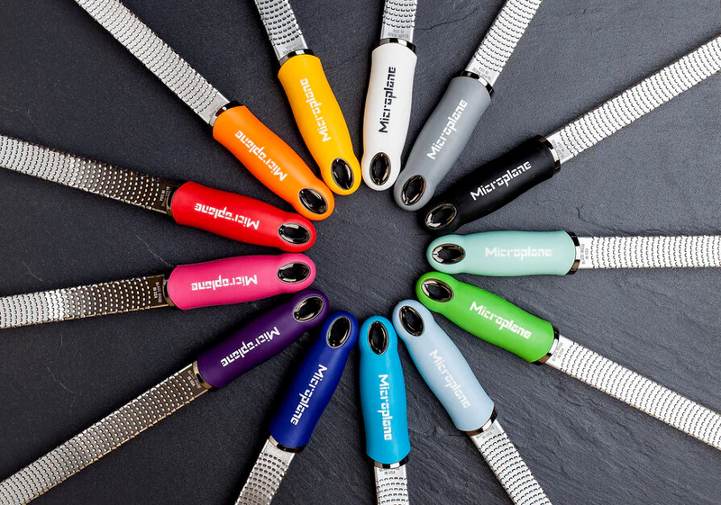 Ontdek de ultieme precisie van Microplane raspen. Met ongeëvenaarde scherpte en duurzaamheid, wordt raspen een feestje