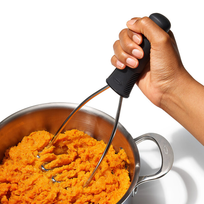OXO Aardappelstamper Good Grips: Perfect Gepureerde Aardappels met Comfort