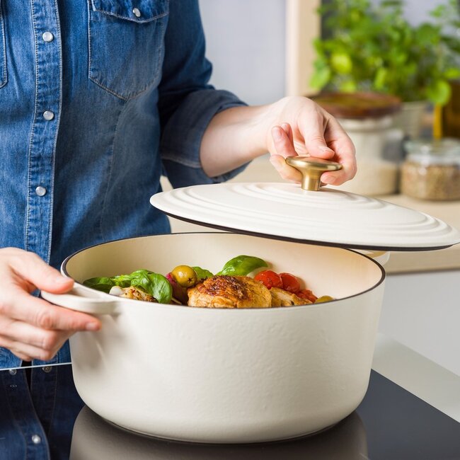 BK Braadpan Gietijzer Bourgogne Cream White 28cm - met gouden dop -  6.7 liter - geschikt voor 6-12 personen