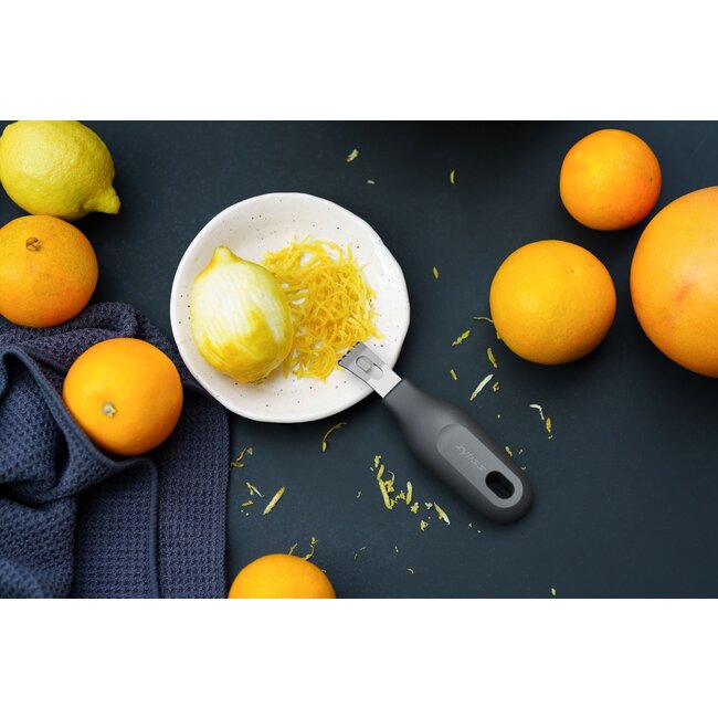 Zyliss Citroenrasp 2-in-1 – Rasp en garneringsmes in één, met ecologisch handvat van tarwestro en roestvrijstalen raspkop