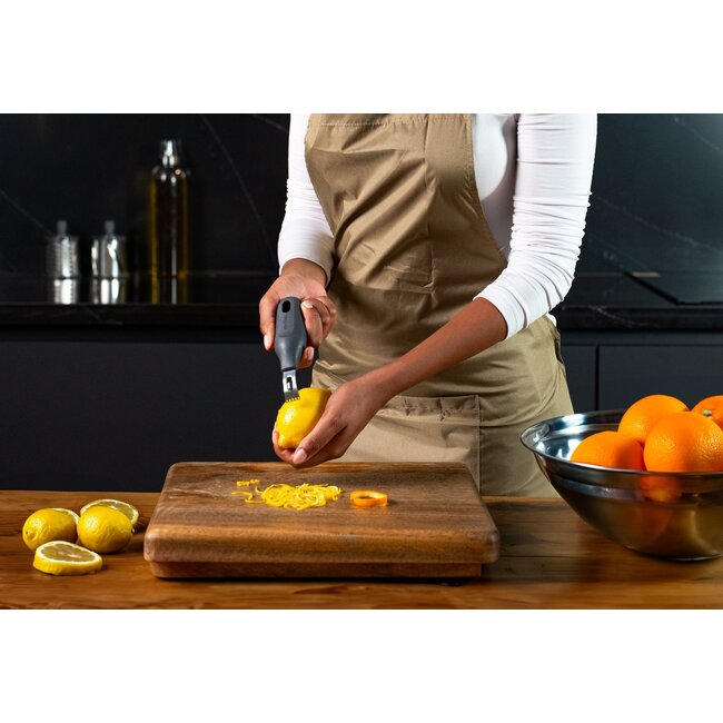 Zyliss Citroenrasp 2-in-1 – Rasp en garneringsmes in één, met ecologisch handvat van tarwestro en roestvrijstalen raspkop