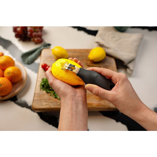Zyliss Citroenrasp 2-in-1 – Rasp en garneringsmes in één, met ecologisch handvat van tarwestro en roestvrijstalen raspkop