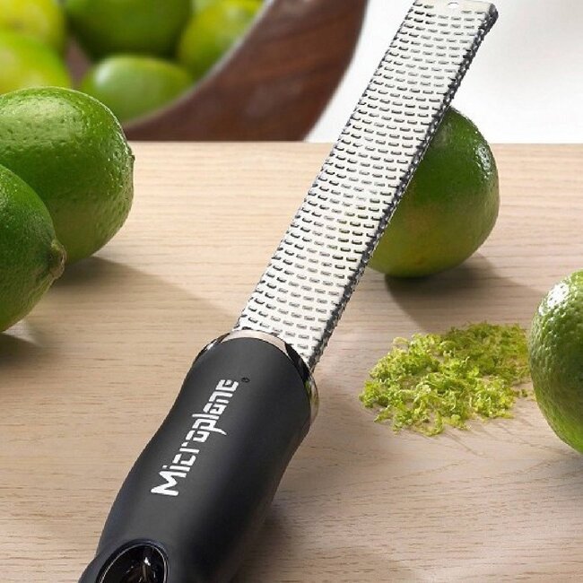 Microplane Premium Classic Zester Zwart: De Iconische Rasp voor Perfecte Precisie & Elegantie