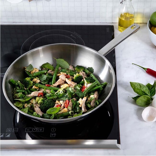 BK Wok Bright RVS 28 cm – ovenbestendig tot 230°C, geschikt voor alle warmtebronnen inclusief inductie, PFAS-vrij en vaatwasserbestendig