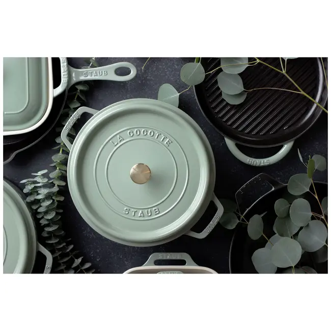 Staub Braadpan Eucalyptus 28 cm Gietijzeren Cocotte, Groene Pan met Deksel en Aroma Regenstructuur voor Malse Gerechten
