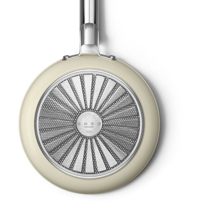 Smeg Koekenpan 20 cm Crème – Compact, Stijlvol & Perfect Bakresultaat