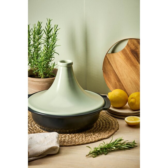 Peugeot Tajine Atlas Saliegroen 30cm - 6 tot 8 personen - keramische deksel - Schaal 100% gerecycled aluminium