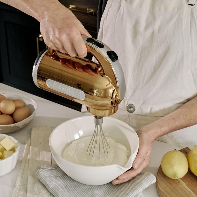 Dualit Handmixer Set Koper | 400 Watt | 4 Snelheden | Inclusief Gardes, Deeghaken & Ballongarde | Handig Opbergsysteem