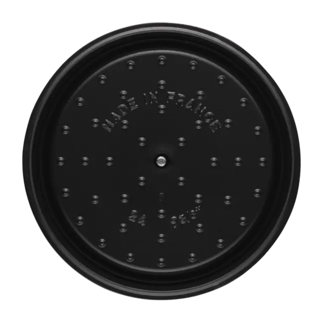 Staub Braadpan Cocotte Bordeaux 24cm | Gietijzeren Braadpan | 3.7 Liter | Zelfbevochtigend Deksel