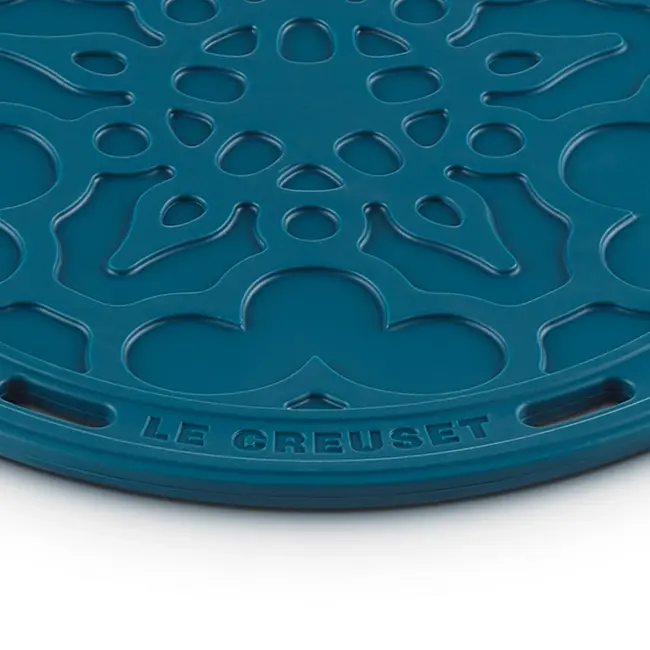 Le Creuset Onderzetter – Siliconen – Bloemmotief – Deep Teal – 20 cm
