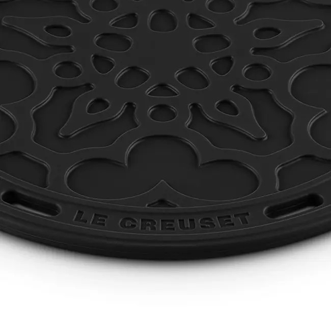 Le Creuset Onderzetter – Siliconen – Bloemmotief – Ebbenzwart  – 20 cm