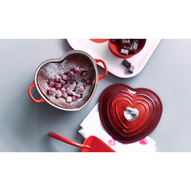 Le Creuset Braadpan Hart – Kersenrood – 1.9 liter - 20 cm – Inclusief RVS Hartjesknop – Geëmailleerd Gietijzer