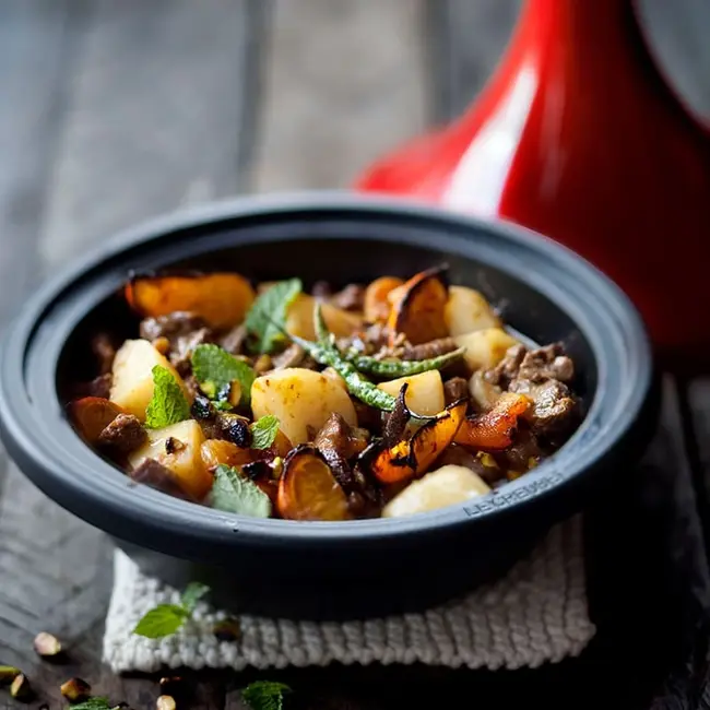 Le Creuset Tajine – Gietijzer & Aardewerk – Kersenrood – 31 cm -  3.7 liter