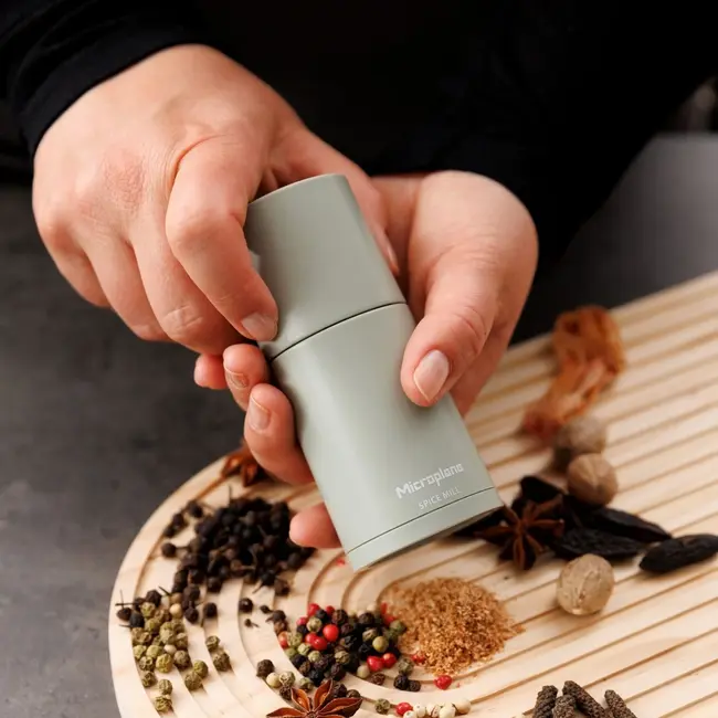 Microplane Kruidenmolen – Spice Mill – Sage Green – Voor harde specerijen