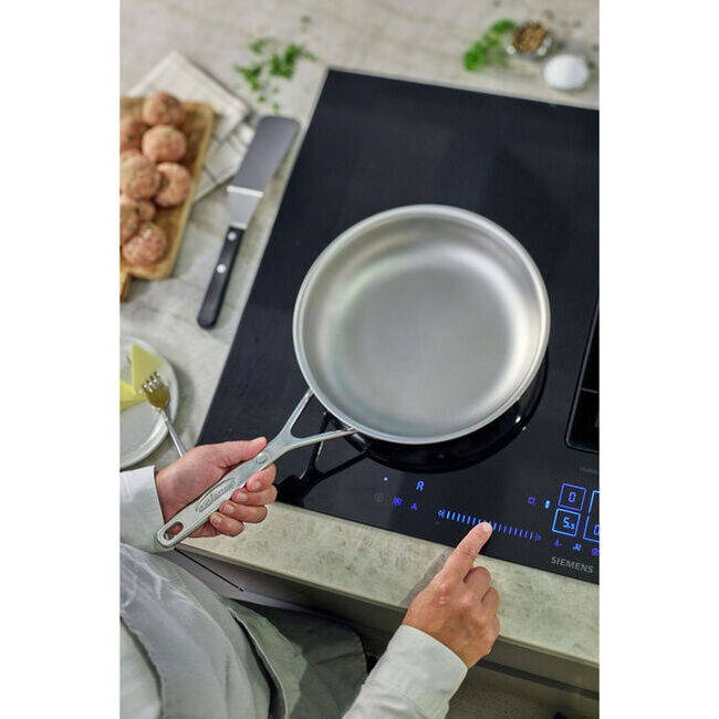 Demeyere Industry 5 Koekenpan – 20 cm – NanoTouch – 5-Lagenmateriaal – RVS - Geschikt voor 1 tot 2 personen