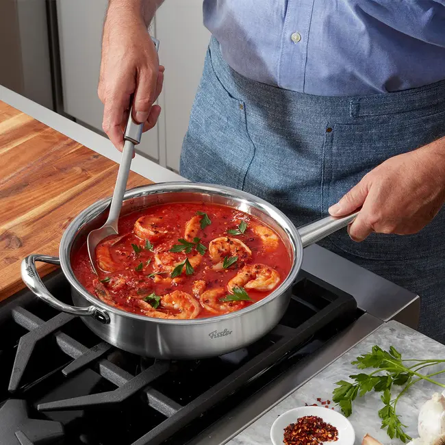 Fissler M5 Pro-Ply Hapjespan 24 cm met RVS Deksel – Met  Tegengreep - Professionele 5-Laags Sautépan