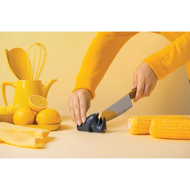 Ototo Messenslijper Blade Zwart – Speelse Neushoorn Messenslijper – Antislip & Veilig