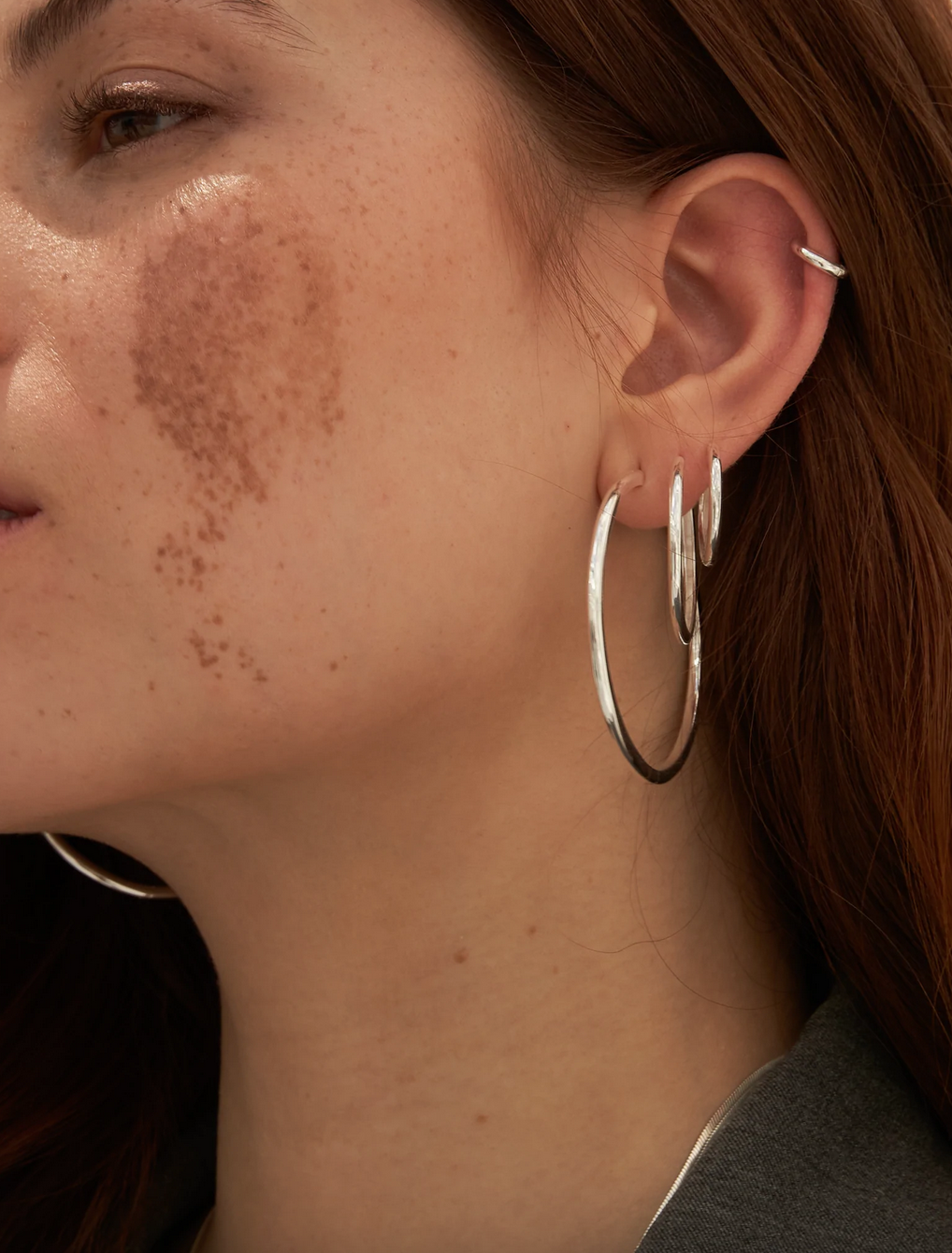 Nilu Classic Hoop Earring