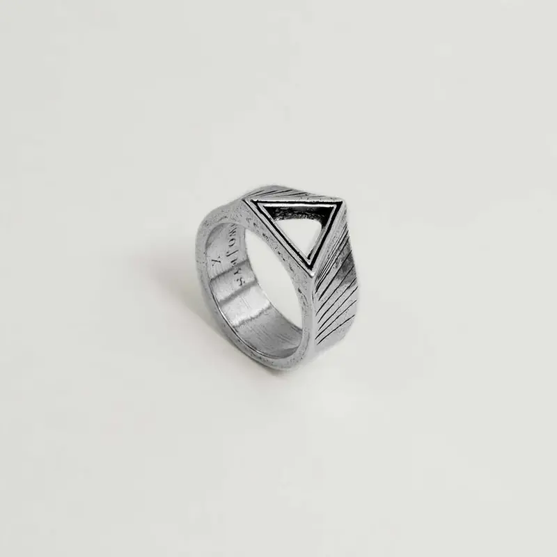 TwoJeys Triangle Ring