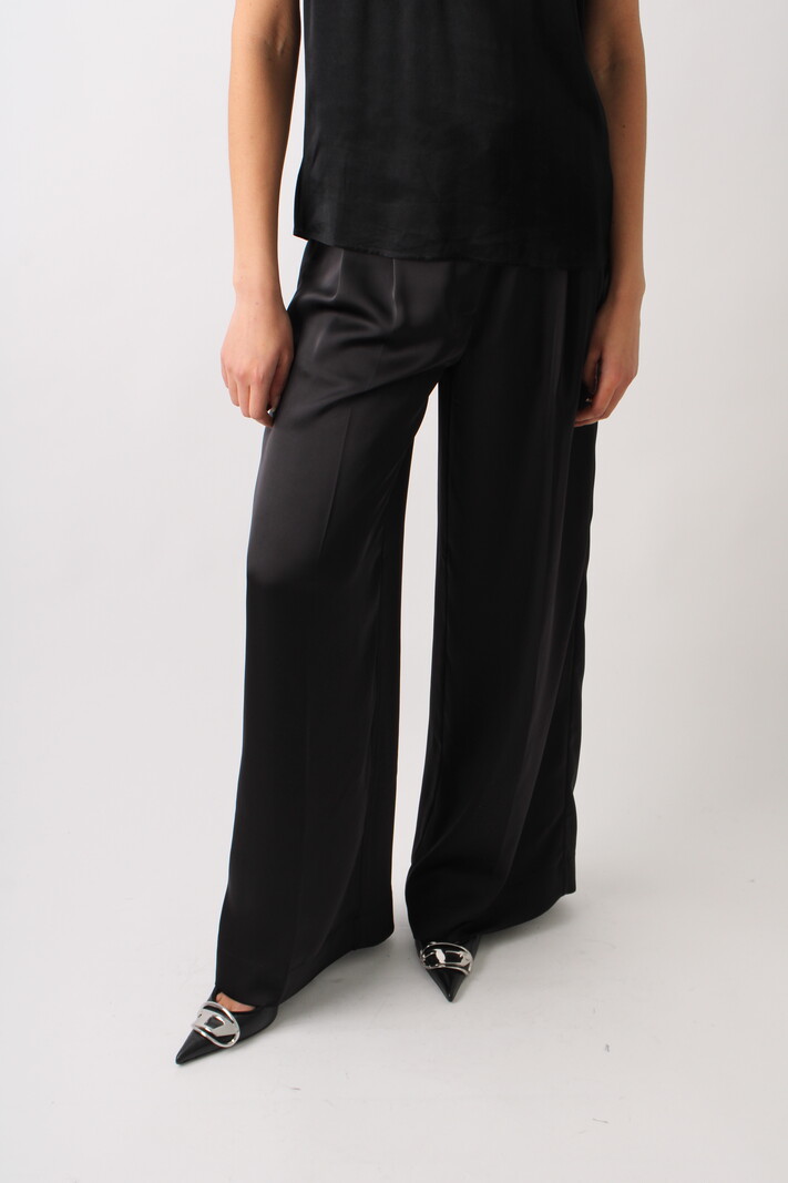 Remain Wide Pleat Pants