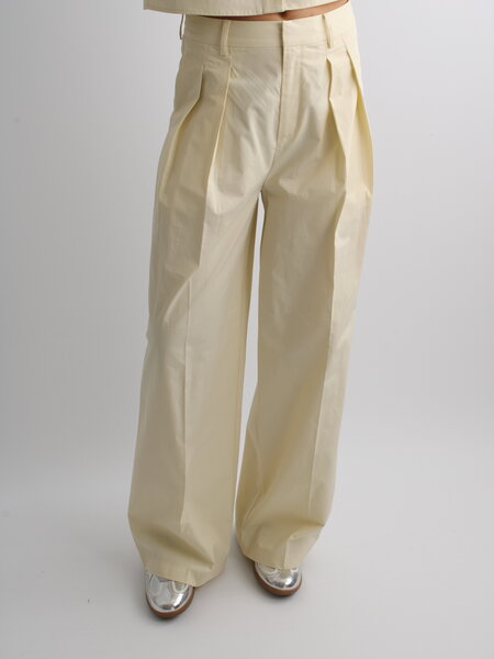 Isabelle Blanche Senza Trousers