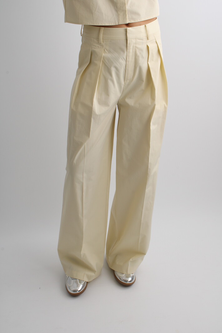 Isabelle Blanche Senza Trousers