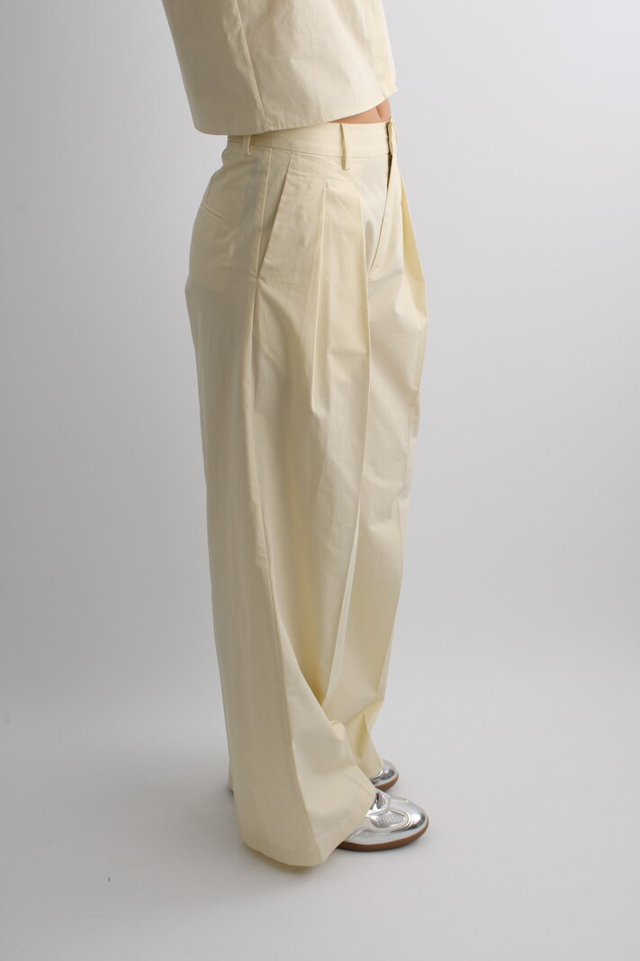 Isabelle Blanche Senza Trousers