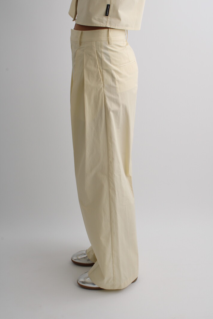 Isabelle Blanche Senza Trousers