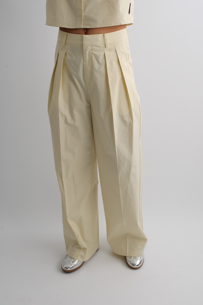 Isabelle Blanche Senza Trousers