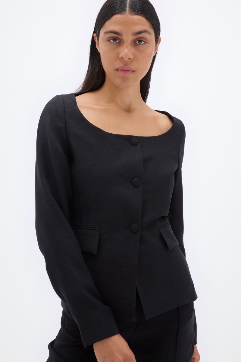 Remain Open Neck Fitted Blazer