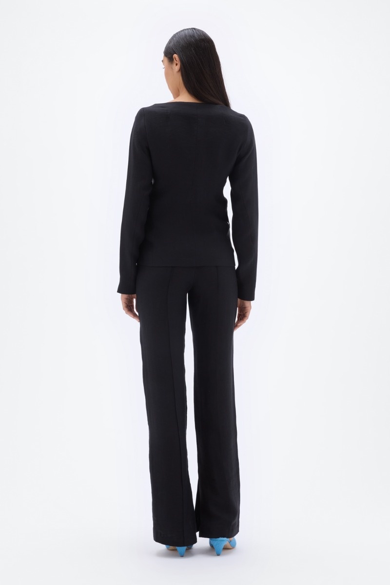 Remain Open Neck Fitted Blazer