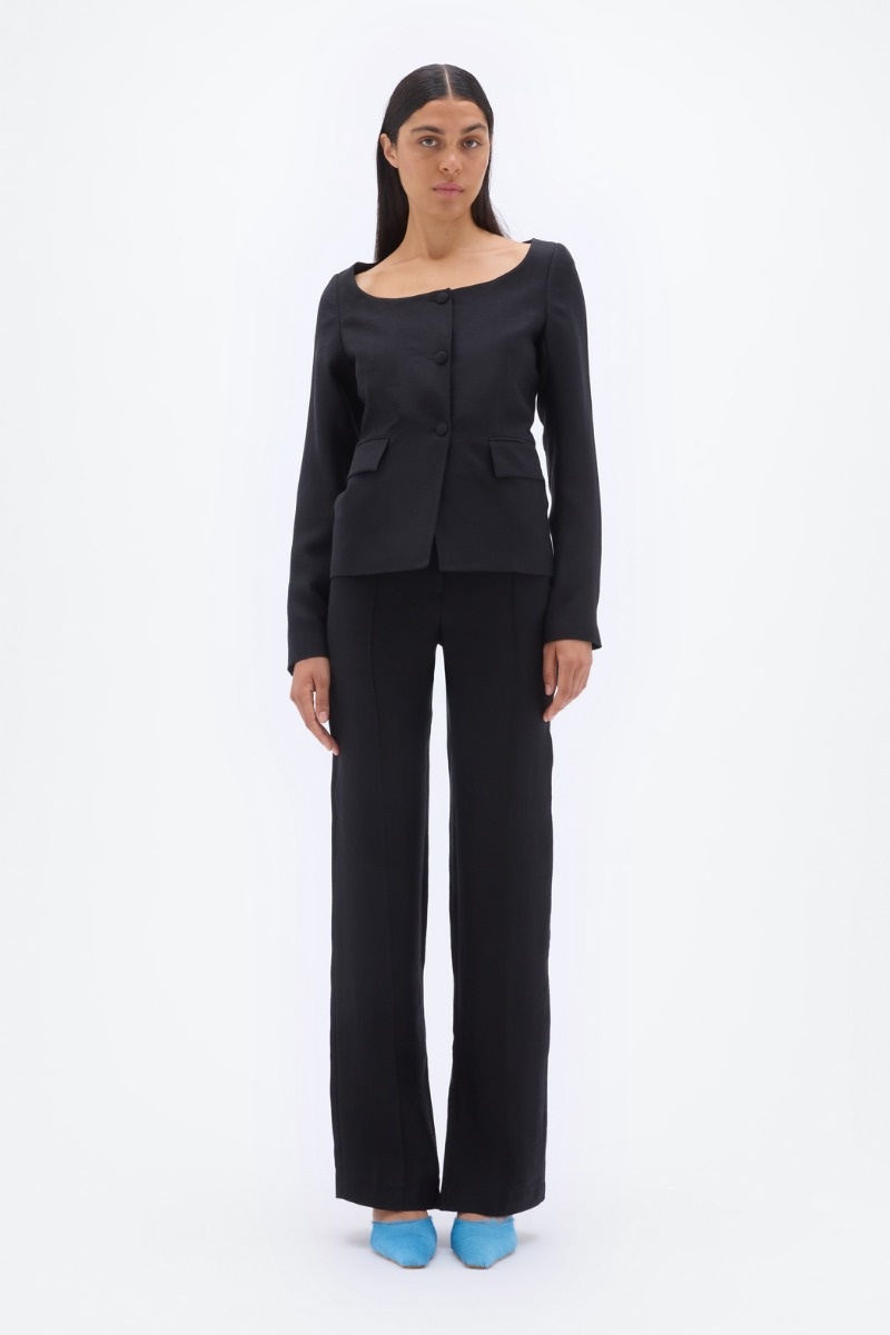 Remain Open Neck Fitted Blazer