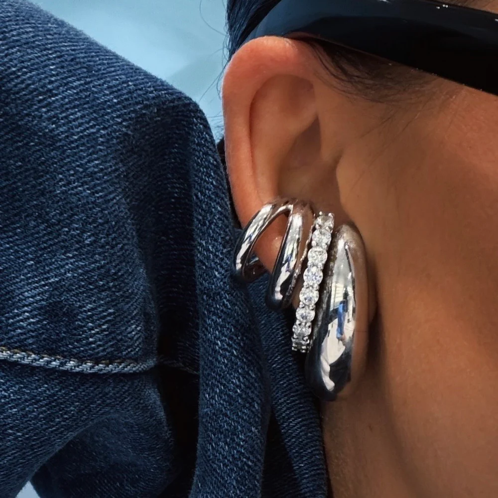 Billion Avenue Iris Hug Earstud