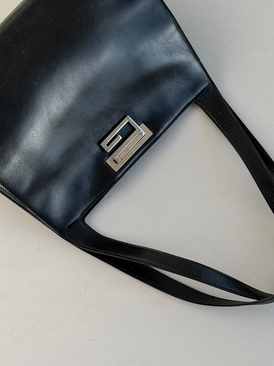 RR ARCHIVE Gucci Leather Shoulder Bag