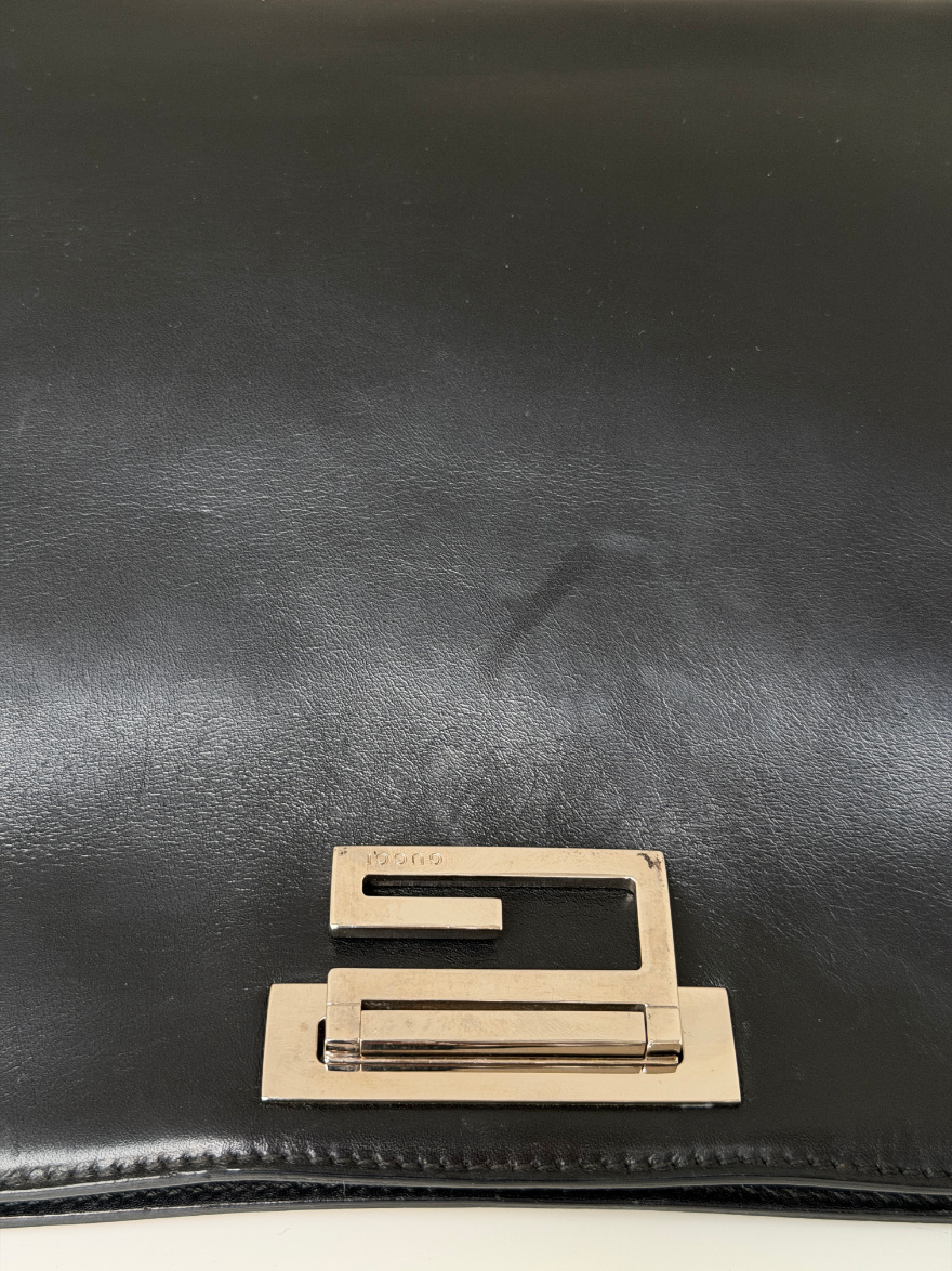 RR ARCHIVE Gucci Leather Shoulder Bag