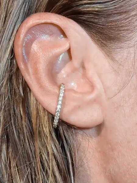 Billion Avenue Diamond Hug Earstud