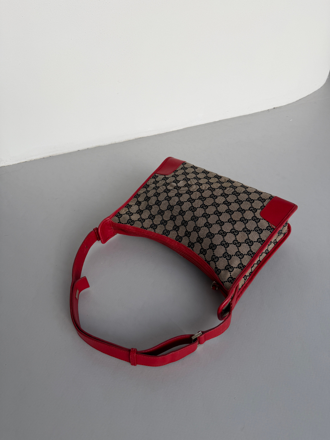 RR ARCHIVE Gucci GG Canvas Shoulder Bag