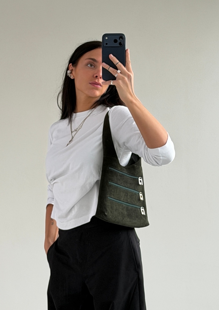 RR ARCHIVE Gucci Suede Zipper Handbag