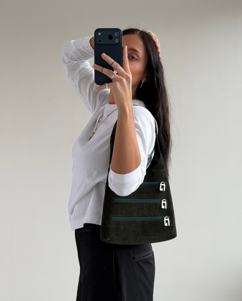 RR ARCHIVE Gucci Suede Zipper Handbag