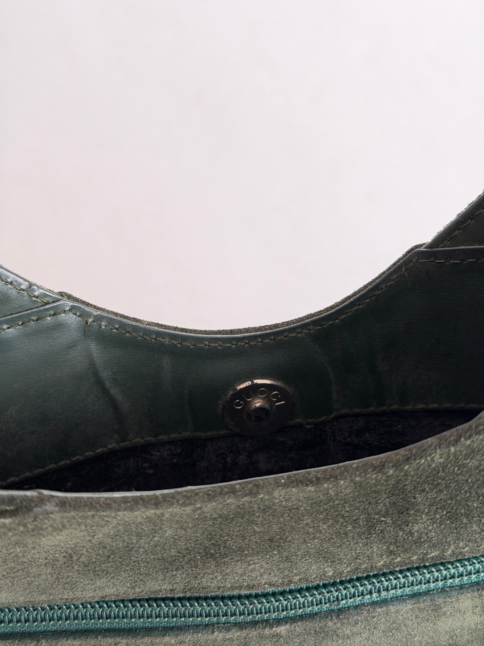 RR ARCHIVE Gucci Suede Zipper Handbag