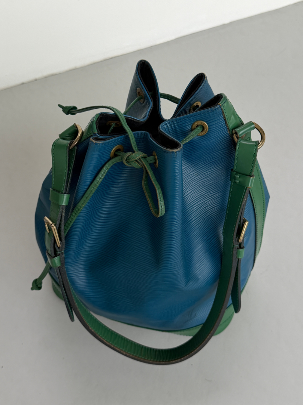 RR ARCHIVE Louis Vuitton Epi Noé Bag