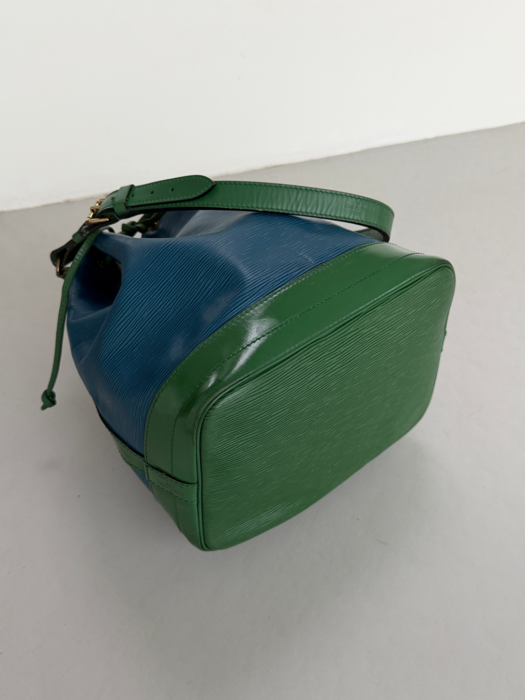 RR ARCHIVE Louis Vuitton Epi Noé Bag