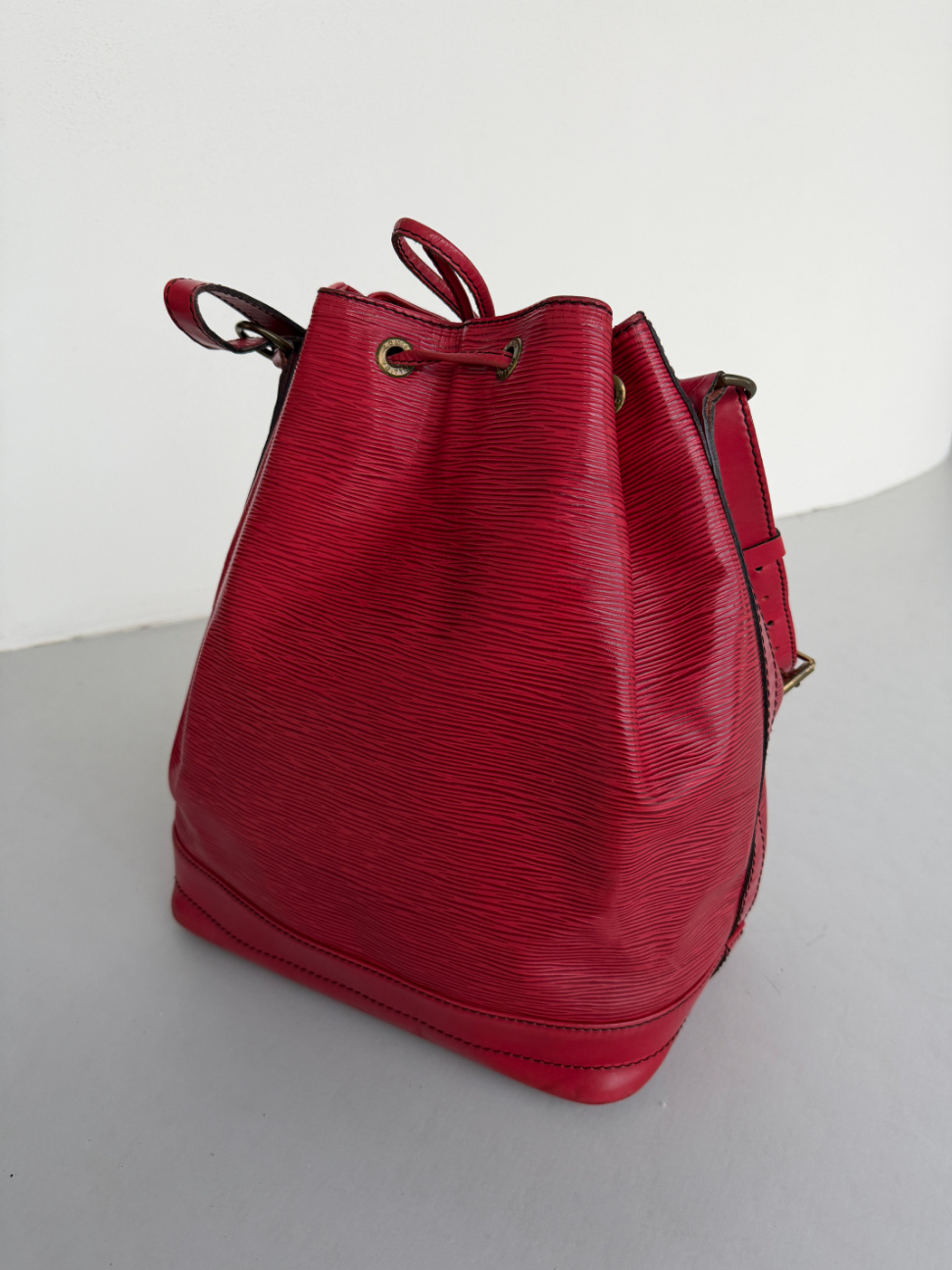 RR ARCHIVE Louis Vuitton Epi Noé Bag