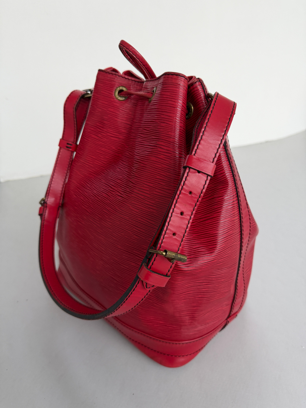 RR ARCHIVE Louis Vuitton Epi Noé Bag