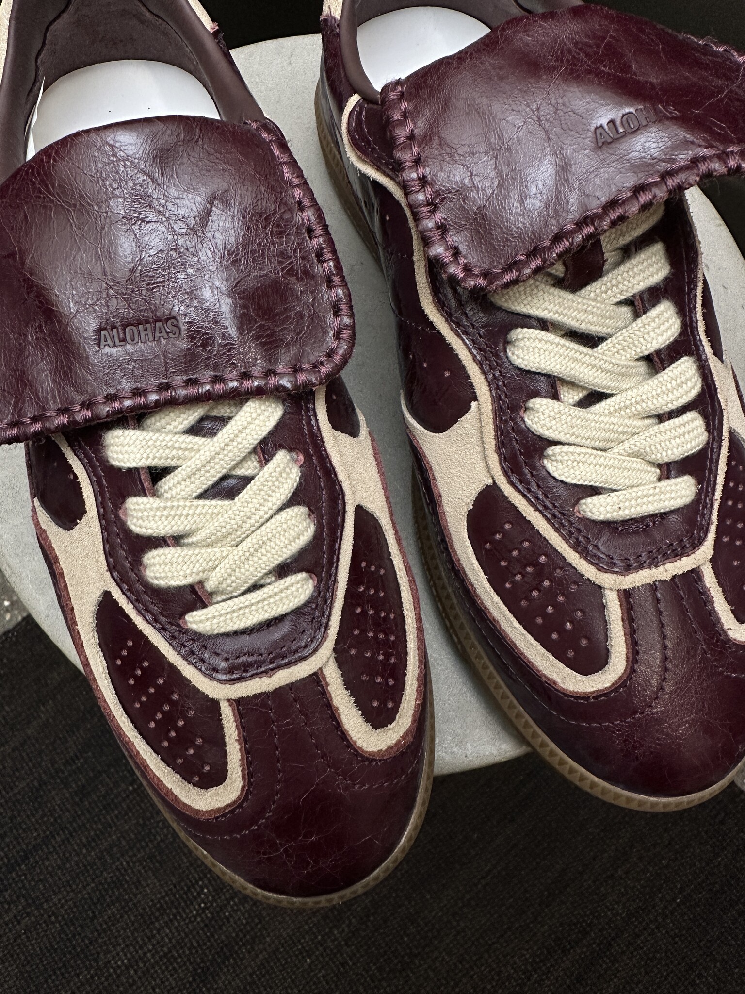 Alohas Club Onix Leather Sneakers